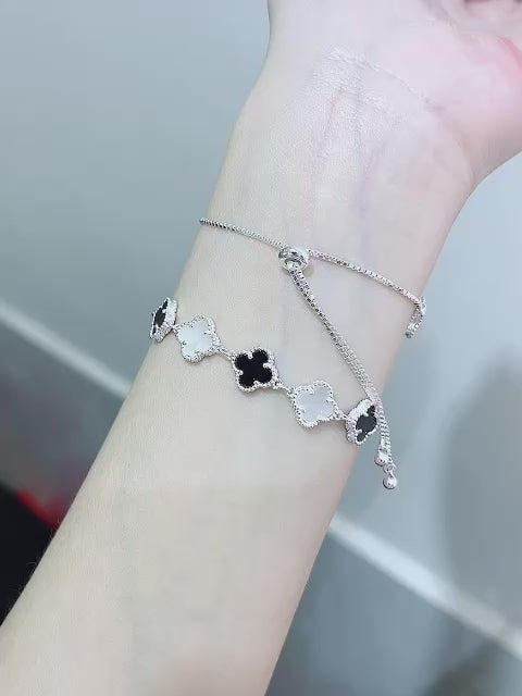 925 silver bracelet lucky four-leaf clover design with a drawn-style