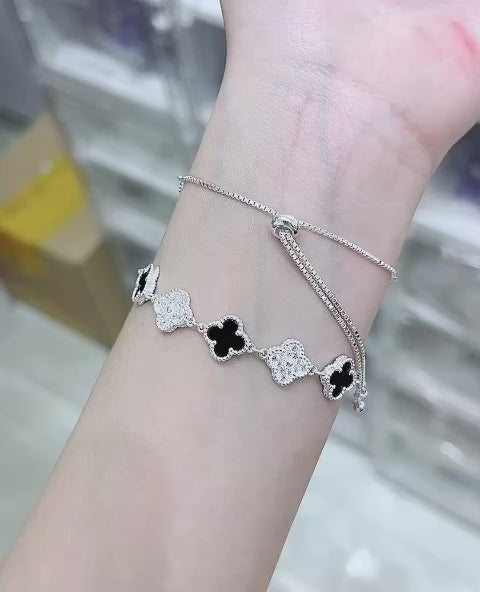 925 silver bracelet lucky four-leaf clover design with a drawn-style